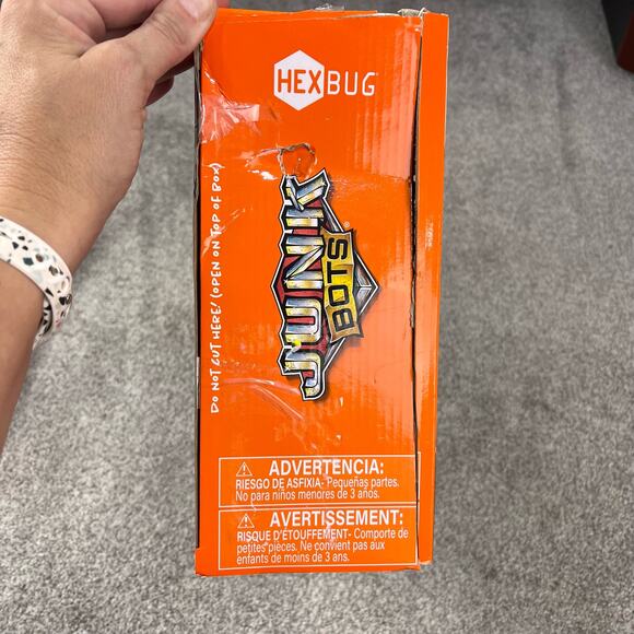 New! HEXBUG Junkbot Revs hideout - Picture 9 of 9